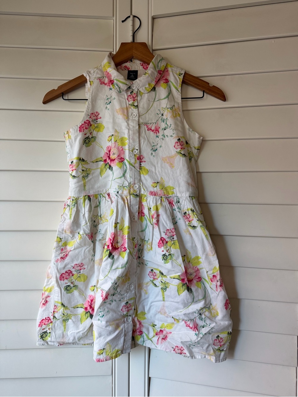 GapKids white floral dress with button-up front and ruffle hem. Size: 10 years